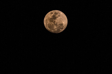 Obraz premium Ninety Nine Percent Full Moon in a hazy smoky night sky