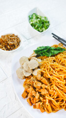 chicken noodle with fresh vegetables
