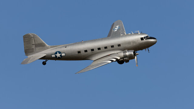 Douglas DC3 in demonstration at Melun-Villaroche