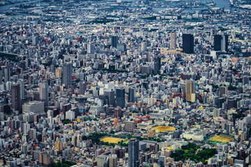上空から見た大阪の町並み