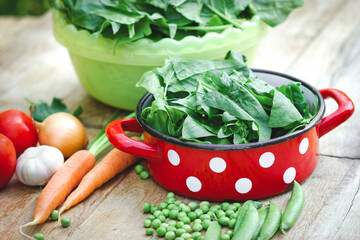 Fresh vegetables in a bowl on table, Healthy vegetarian food, fresh organic vegetable