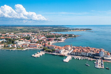 Obraz premium Aussicht auf Umag in Kroatien aus der Luft