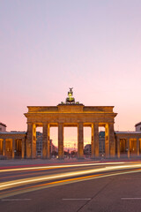 Obraz premium The Brandenburg Gate and light tracks, Berlin, Germany