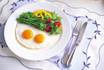fried eggs with bacon