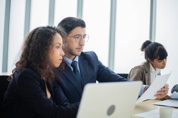 Obraz premium Business people working in conference room