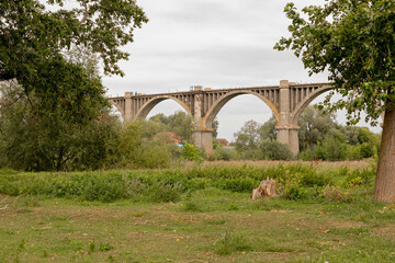 Fototapeta premium Mokrinsky railway bridge is a historical reinforced concrete arched viaduct, a railway crossing over the Utka river, located in the village of Mokry, Kanashsky district of the Chuvash Republic. Summer