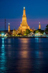 Twilight light at wat arun in bangkok thailand.