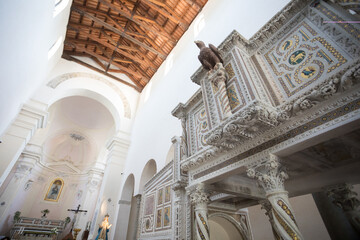 Interno del duomo di ravello, basilica di santa maria assunta e san pantaleone