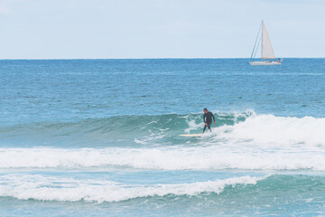 Naklejka premium Surf and sail, les casernes beach, seignosse, landes, france