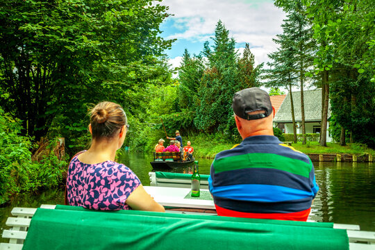 Kanufahrt im Spreewald bei L&uuml;bbenau, Brandenburg, Deutschland 