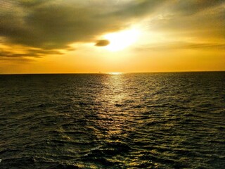 Obraz premium sunset over the sea