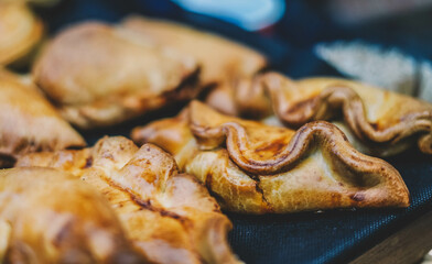 Empanadas argentinas de carne al horno listas para comer