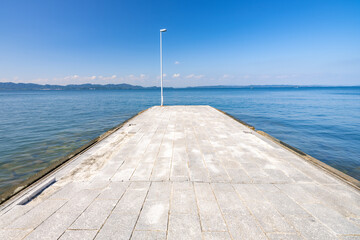 【夏】宮の浜海水浴場からみる青い海と晴れた空の風景　香川県　豊島

