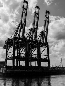 Hamburg Container Hafen schwarz weiß
