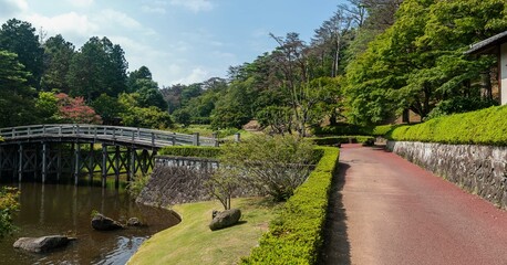 日本庭園の橋（夏の風景）
