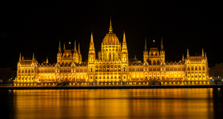 Fototapeta na wymiar Parlamentsgebäude Budapest Ungarn