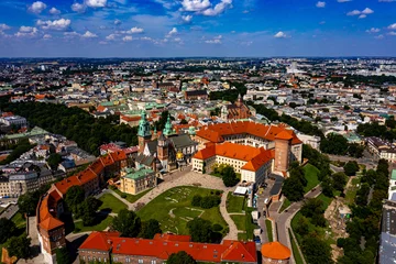 Zelfklevend Fotobehang Krakau Burg Wawel in Krakau   Luftbilder von der Burg Wawel in Krakau   Wawel koninklijk kasteel
