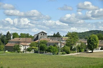 Le bourg de Champagne entre champs et bois au Périgord Vert  © Photocolorsteph