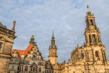 Fototapeta na wymiar Historische Gebäude in Dresden
