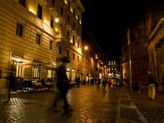Obraz na płótnie Canvas Rome, ITALY - OCTOBER 16, 2011 - Night streets in the center of Rome.