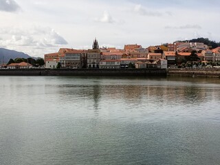 Fototapeta na wymiar Galician coastal town at the entrance to an estuary.