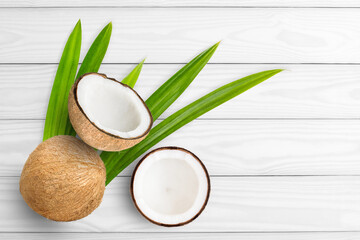 Fototapeta na wymiar coconut with leaf on wood table