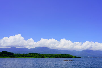 夏の湖