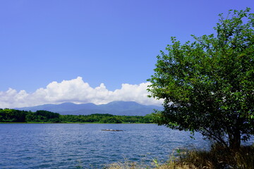 夏の湖