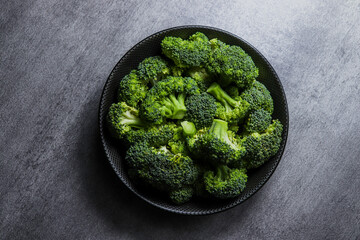 broccoli on dark plate with bird eyeview