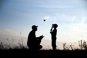 silhouette of father and son playing baseball on nature family sport - obrazy, fototapety, plakaty
