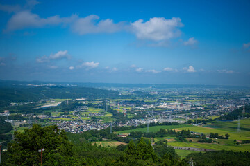 富山県富山市の猿倉山、御前山、小佐波御前山を登山する風景 Scenery of climbing Sarukura Mountain, Gozen Mountain, and Ozanami Gozen Mountain in Toyama City, Toyama Prefecture. 