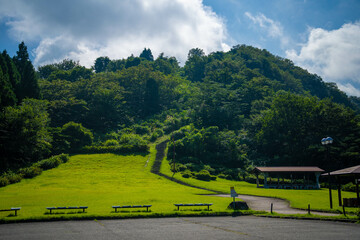 富山県富山市の猿倉山、御前山、小佐波御前山を登山する風景 Scenery of climbing Sarukura Mountain, Gozen Mountain, and Ozanami Gozen Mountain in Toyama City, Toyama Prefecture. 