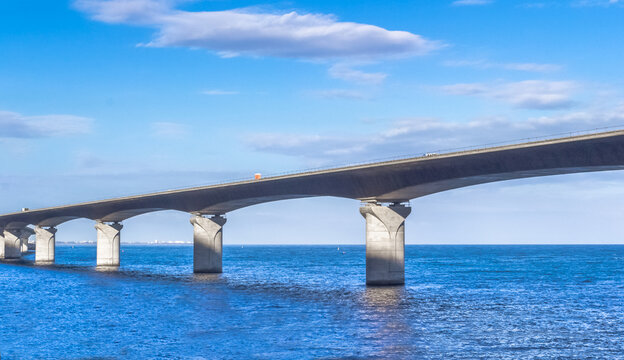 Viaduc de la Nouvelle Route du Littoral, &icirc;le de la R&eacute;union 