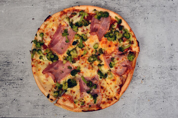 pizza brookoloi schinken bacon