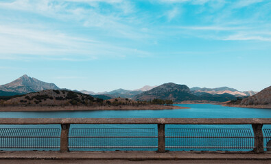 Laguna montañosa
