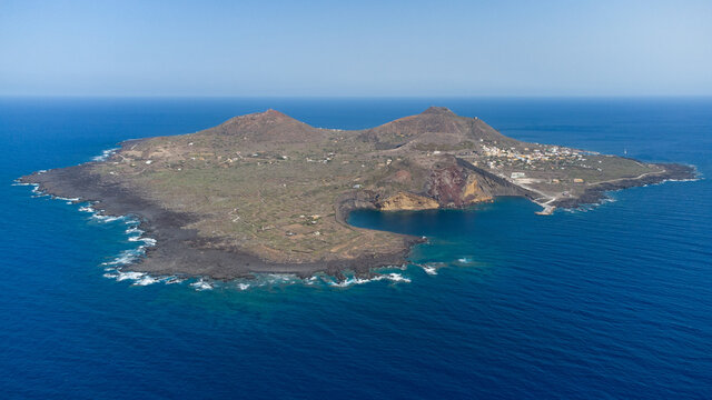 fotografia aerea dell isola di linosa in sicilia