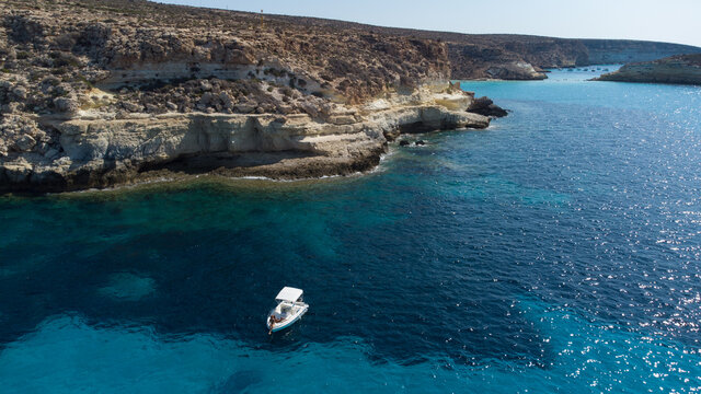 fotografia aerea dell isola di linosa in sicilia