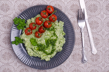 Mashed potatoes with tomatoes and green sauce