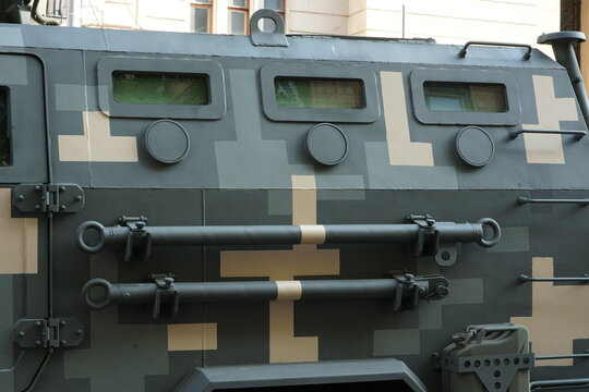 Armored vehicle hatches
