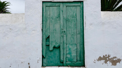 Grüne Türen, weiße Wände - traditionelle spanische Architektur