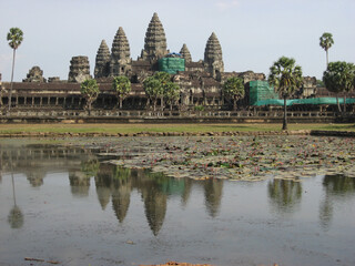 カンボジア、日中のアンコールワット。
 Angkor Wat in the daytime, Cambodia.