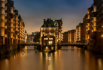 Fototapeta na wymiar Old city of Hamburg (Germany) by evening