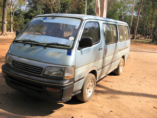 カンボジア、ベンメリアへの途中の風景。（ポンコツバン）
 Scenery on the way to Beng Mealea, Cambodia.(old van)