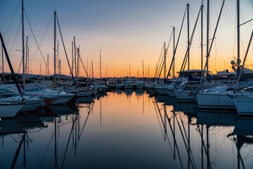 Fototapeta na wymiar sunset in the harbor
