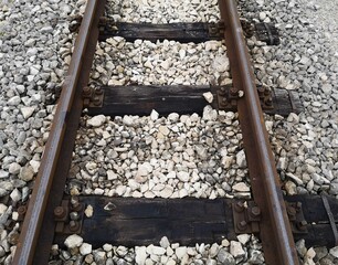 alte Eisenbahnschwellen und Gleise