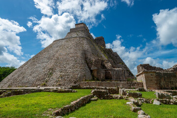 Pirámide del Adivino, Zona arqueológica de Uxmal, Yucatán, México.
