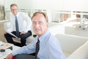 Obraz premium Businessmen sitting in meeting