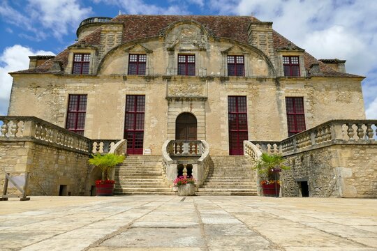 Fa&ccedil;ade et entr&eacute;e du ch&acirc;teau de Duras