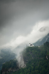 Der Nebel zieht ins Tal II