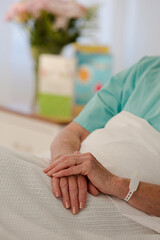 Obraz premium Businessman and doctor talking in meeting